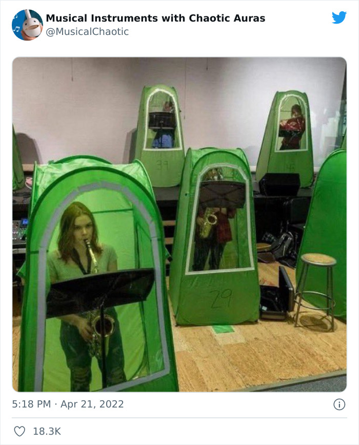 30 Funny And Bizarre Pics From The "Musical Instruments With Chaotic Auras" Twitter Page
