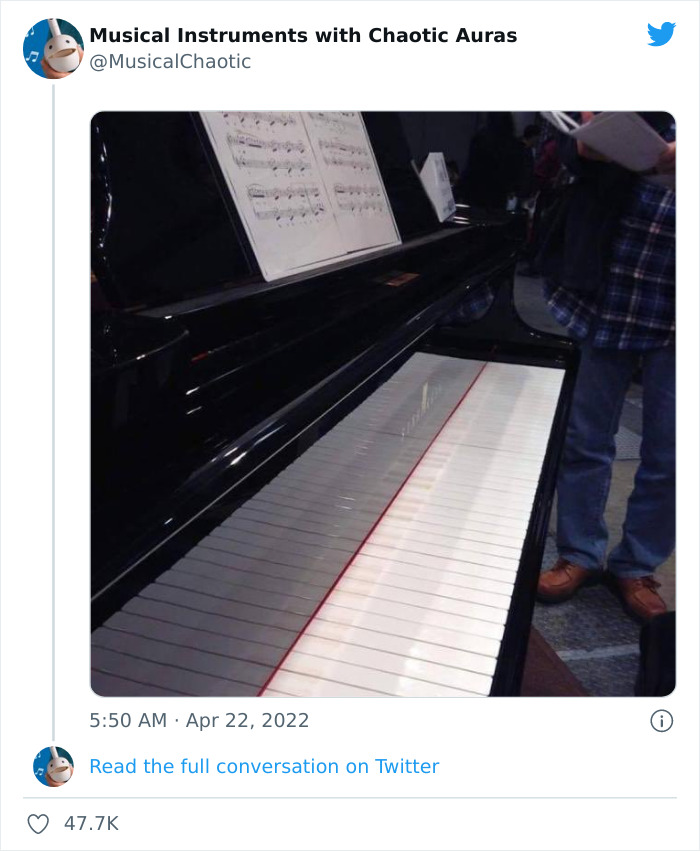 30 Funny And Bizarre Pics From The "Musical Instruments With Chaotic Auras" Twitter Page
