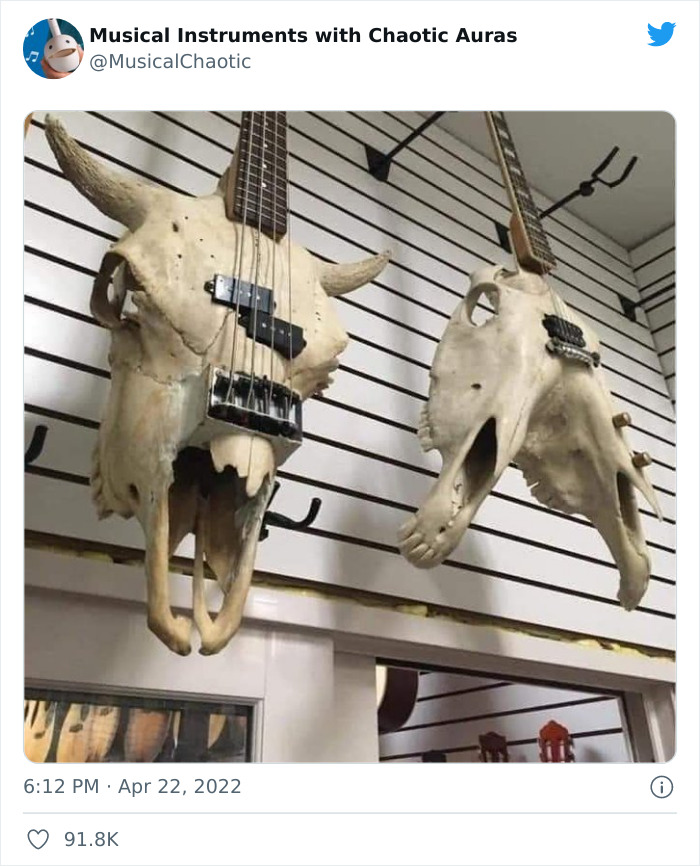 30 Funny And Bizarre Pics From The "Musical Instruments With Chaotic Auras" Twitter Page