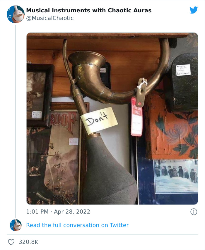 30 Funny And Bizarre Pics From The "Musical Instruments With Chaotic Auras" Twitter Page