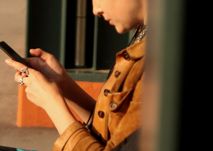 30 Crazy And Unexpected Things People In This Online Community Heard When Someone Forgot To End The Call