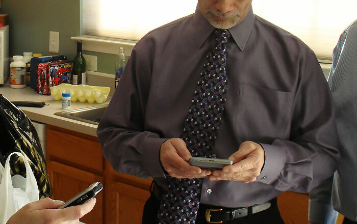 30 Crazy And Unexpected Things People In This Online Community Heard When Someone Forgot To End The Call