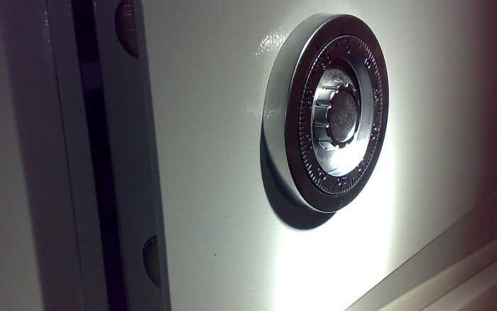 Someone Asked Ex-Burglars To Share Tips On How To Protect Your Home Against Theft, 30 People Delivered