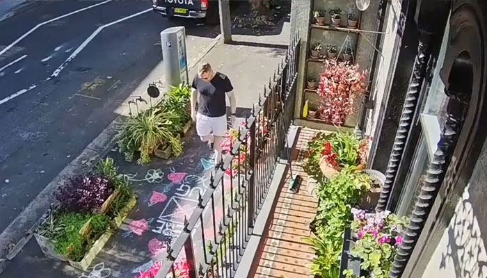 Australian Man Draws A "Hug Here" Spot Outside His House, Capturing Many Heartwarming Moments On His Security Camera