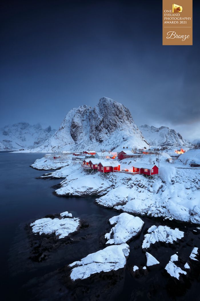 "Snow-White And Rose-Red" By Judith Kuhn. Bronze In Nature, Seasons