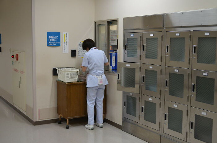 30 Crazy And Unexpected Things People In This Online Community Heard When Someone Forgot To End The Call