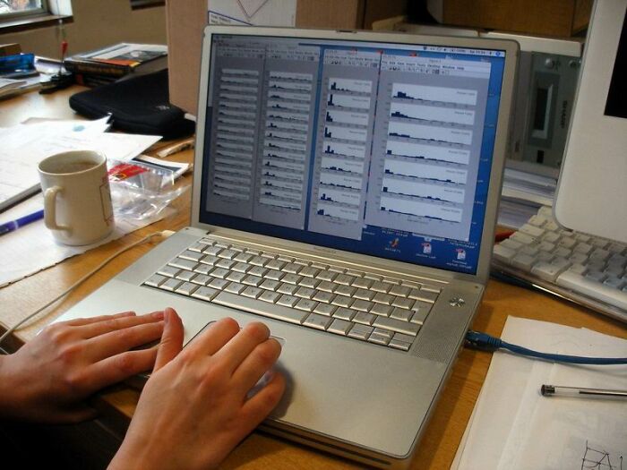 Someone Asked “What’s The Easiest, Legal Way To Make Money On The Side?”, And 30 People Delivered