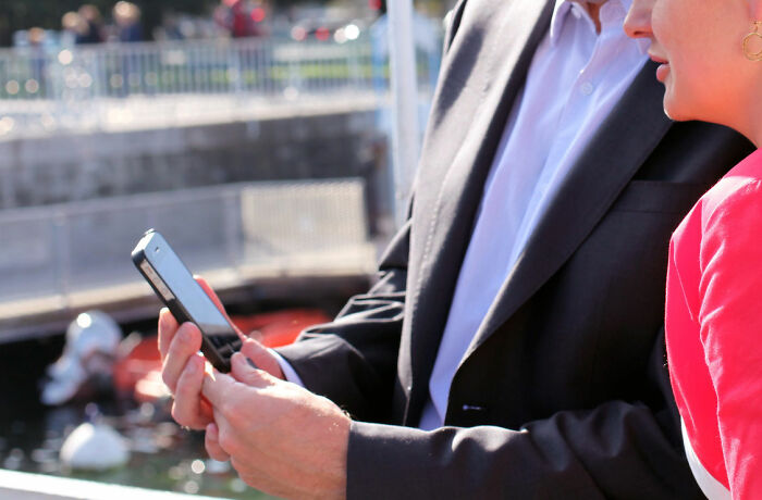 30 Crazy And Unexpected Things People In This Online Community Heard When Someone Forgot To End The Call