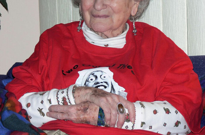 30 Crazy And Unexpected Things People In This Online Community Heard When Someone Forgot To End The Call