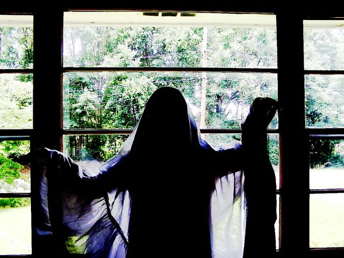 30 Creepy, Unexplainable And Bizarre Things That Happened To People When They Were Alone, As Shared In This Online Group