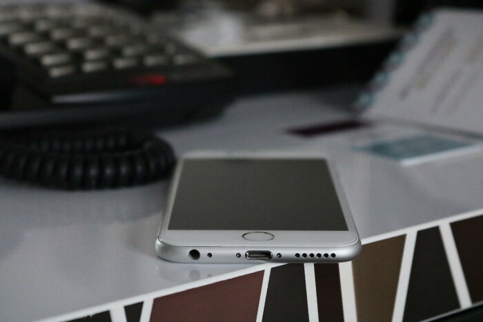 30 Crazy And Unexpected Things People In This Online Community Heard When Someone Forgot To End The Call