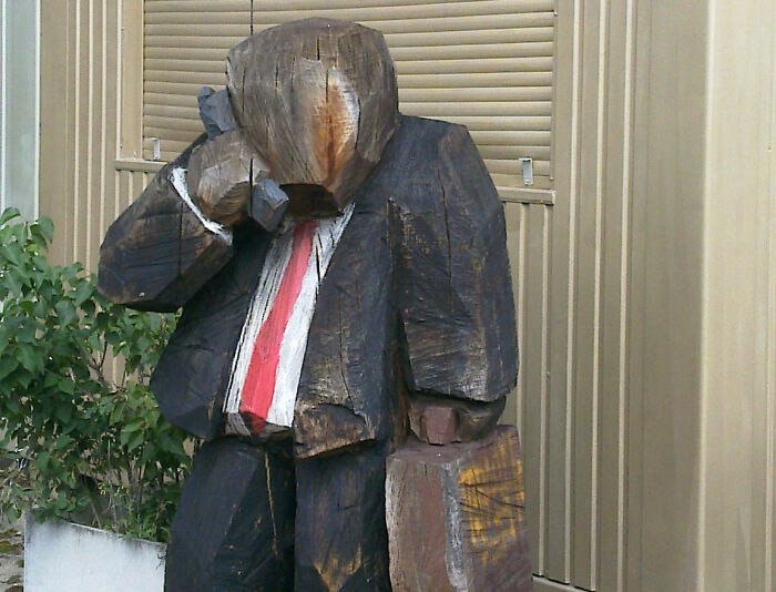 30 Crazy And Unexpected Things People In This Online Community Heard When Someone Forgot To End The Call