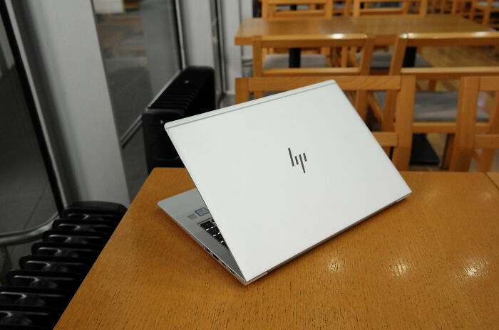 30 Crazy And Unexpected Things People In This Online Community Heard When Someone Forgot To End The Call