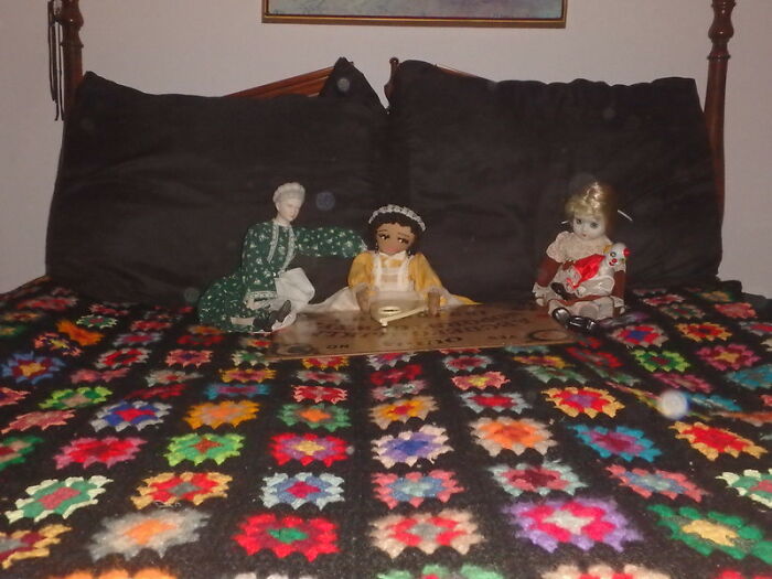 20 Personas que tuvieron experiencias escalofriantes e inexplicables y las compartieron en este grupo online