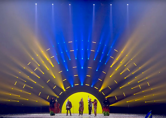 Eurovision 2022 Winners Sing At Polish Border Alongside Soldiers And Fans Alike Eurovision 2022 Winners Sing At Polish Border Alongside Soldiers And Fans Alike