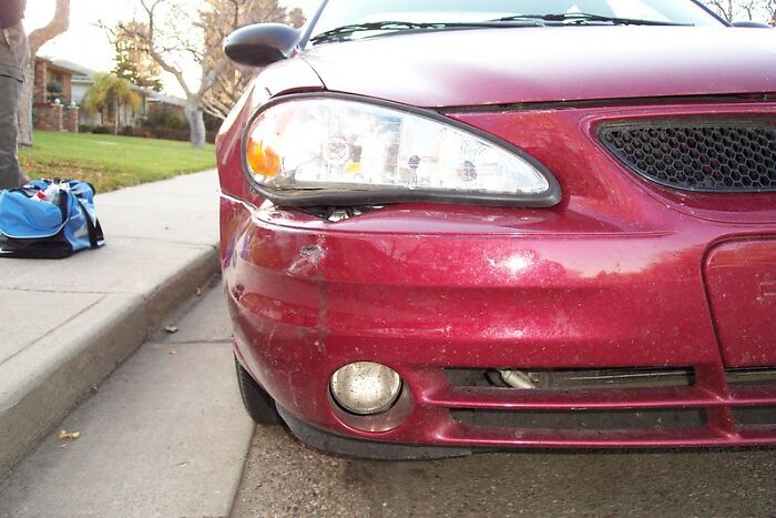 Person Online Inquires “What Screams ‘I Am Entitled?'”, And 30 People Provide Their Answers