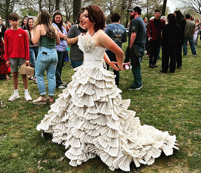 Teen Makes Her Prom Dress Herself And Uses Pages From Old Harry Potter Books As Its Fabric