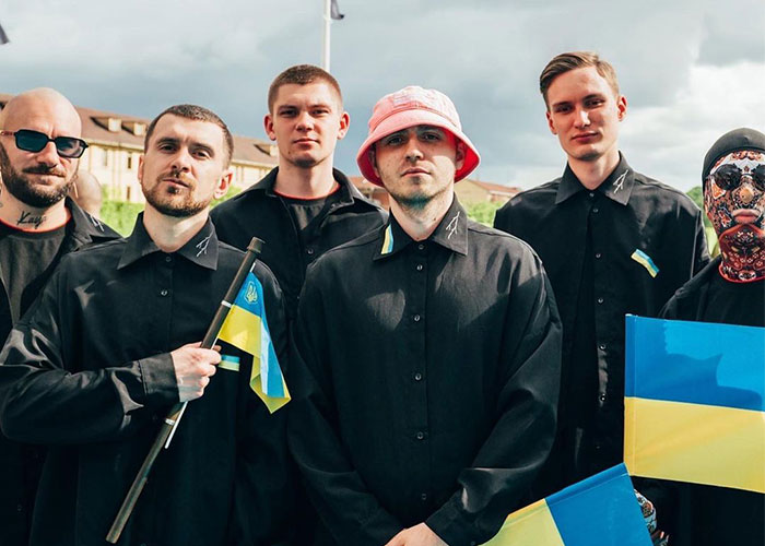 Eurovision 2022 Winners Sing At Polish Border Alongside Soldiers And Fans Alike Eurovision 2022 Winners Sing At Polish Border Alongside Soldiers And Fans Alike