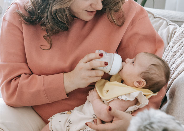 History Professor Shuts Down People Arguing That Mothers Should Just Breastfeed Like In The Pre-Formula Days, Paints A Gruesome Picture Of What It Was Really Like