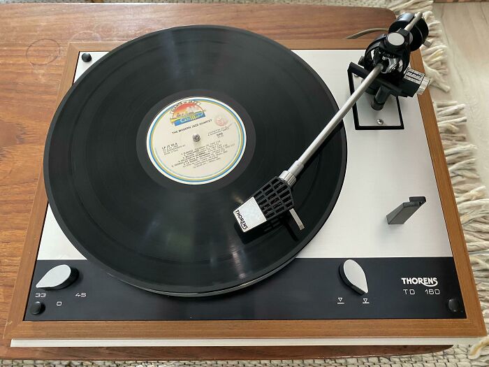 Lucky Me, Got This From Mother In Law. Was My Father In Law’s Turntable. Wat Going On The Junk Pile After Being In The Garage For 20 Years. After A Clean, Good Als New. Only Dustcover Is Missing. Father In Law May Never Know 