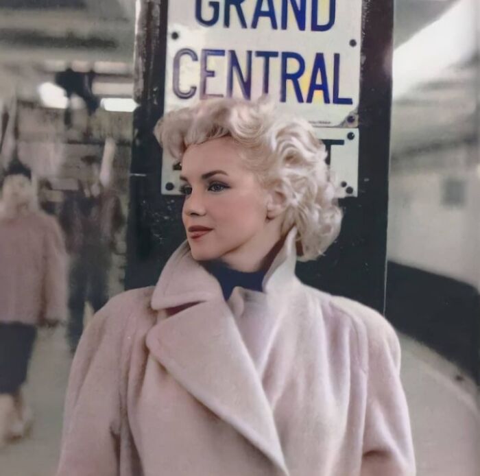 Marilyn Monroe On A New York City Subway, At Grand Central Station In 1955