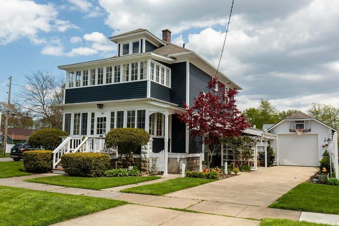Moved Into My 1890 Traditional Four Square (I Think That’s The Style) On Lake Erie This Week. Looking Forward To Maintaining It