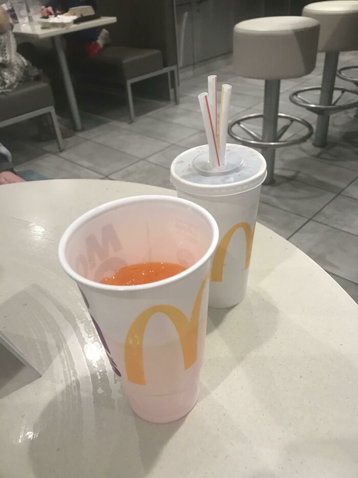 Straw Or No Straw Gang?