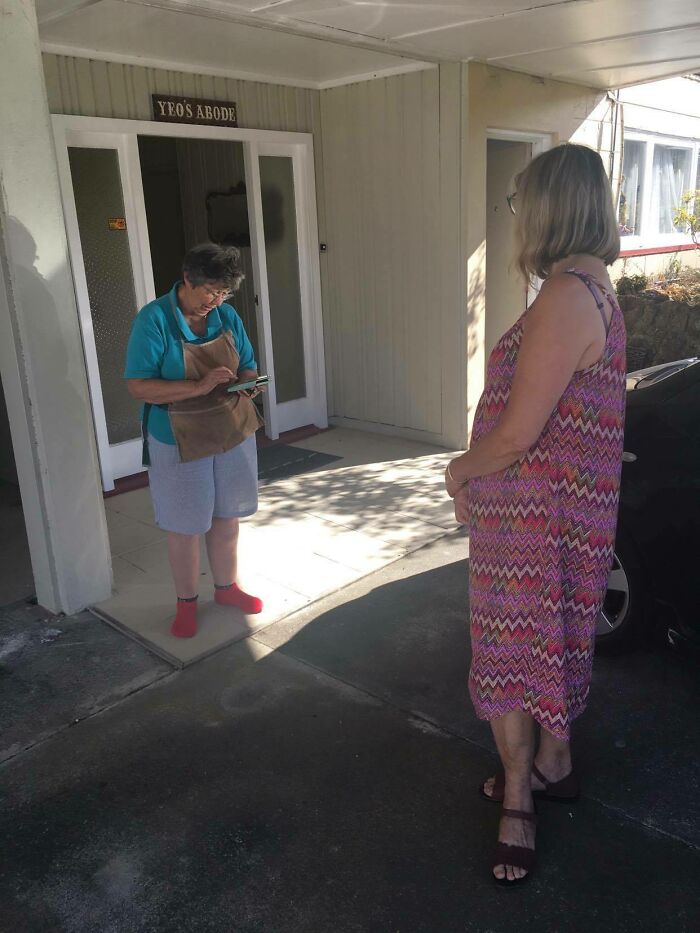 Our Neighbour Doesn't Have Wi-Fi, So We Talked Her Through Joining Ours. Once On She Received 70 Messages From Her Children Living Overseas