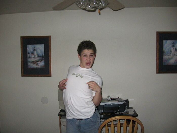 En todas mis fotos de alrededor de 2006 me veo así