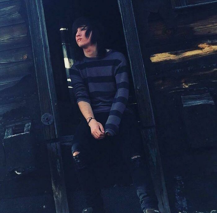 Yea That’s Eyeliner And Yes I’m On A Rooftop