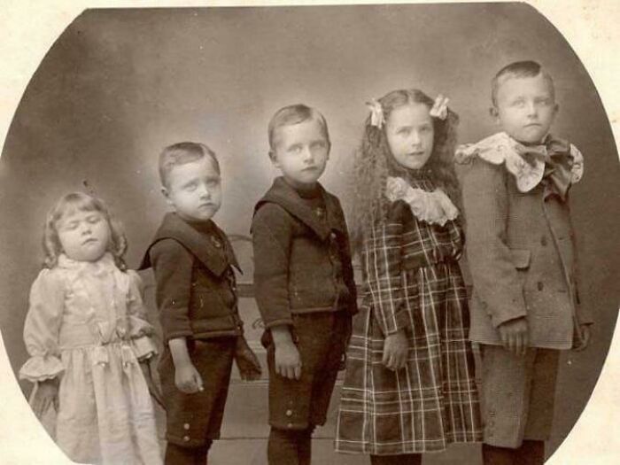 In The 19th Century, Due To The Lack Of Cameras Available, The Corpses Of Loved Ones Would Be Propped Up For Photographs With The Living Members Of The Family, So That They Could Be Remembered