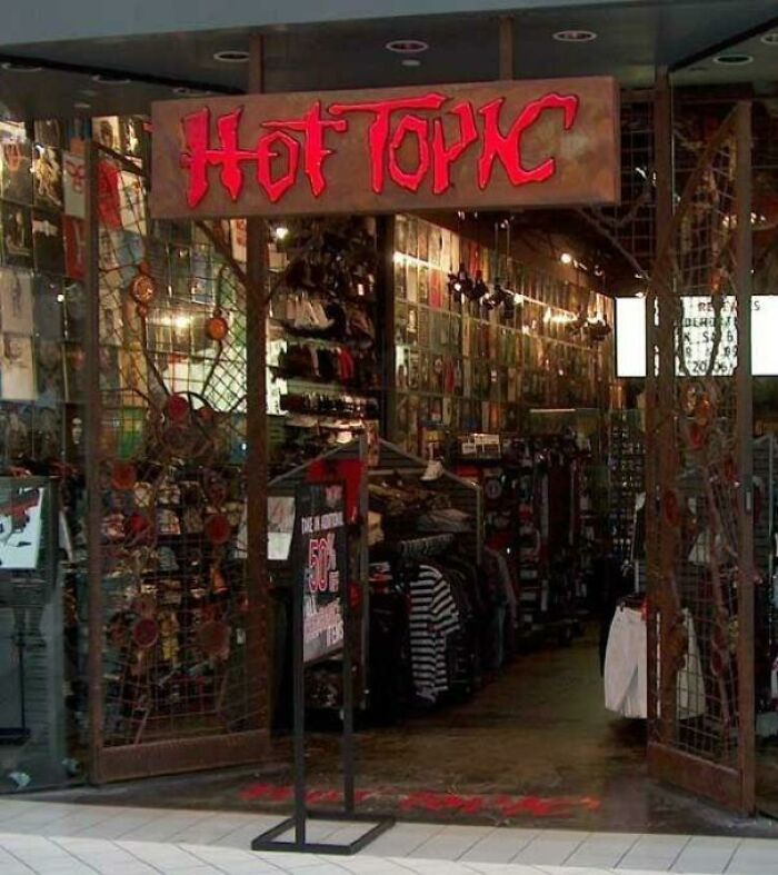 Hot Topic In The Early/Mid 2000’s
