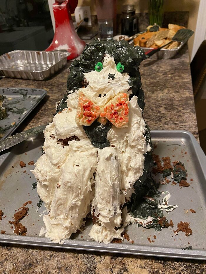 Tried To Make A Cake To Immortalize My Cat, I Have Not Stopped Laughing