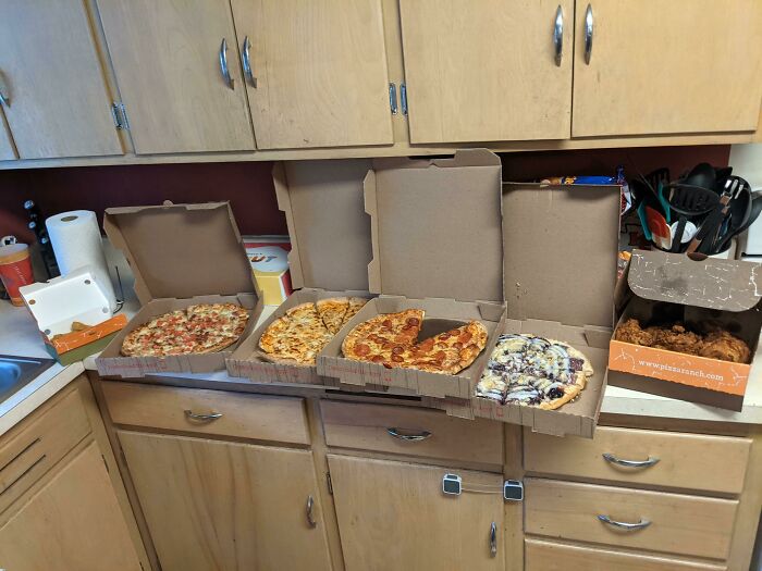 Grubhub Had To Cancel The Order After There Wasn't Enough Money On My Driver Card To Pay For It All? So I Got $115 Worth Of Pizza Ranch