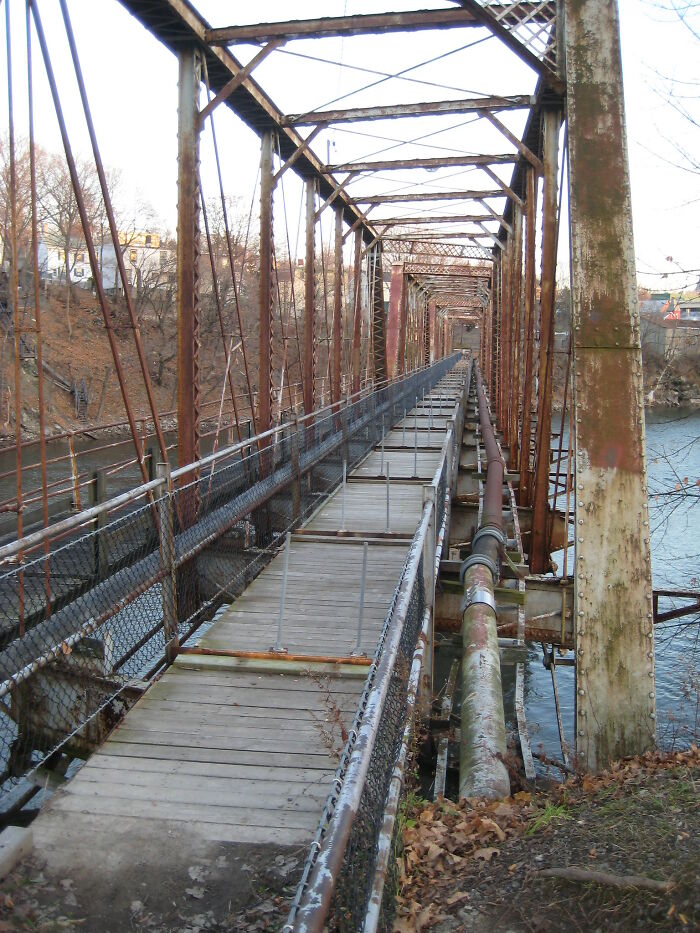 20 Personas que tuvieron experiencias escalofriantes e inexplicables y las compartieron en este grupo online