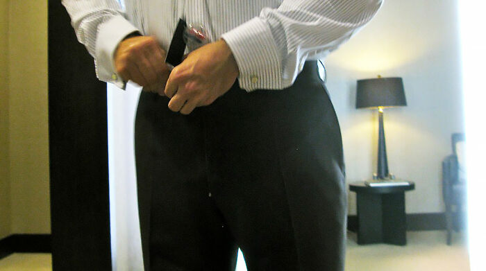 30 Crazy And Unexpected Things People In This Online Community Heard When Someone Forgot To End The Call