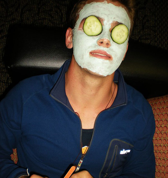 Straight Guys Are Sharing 30 Everyday Things They Secretly Do That Society Calls "Gay"