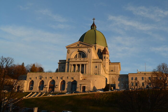 Historic building with a green dome at sunset, symbolizing big scams often unnoticed by most people online.