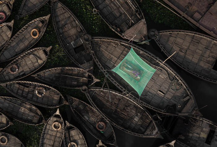 Durmiendo en el bote © Anindita Roy