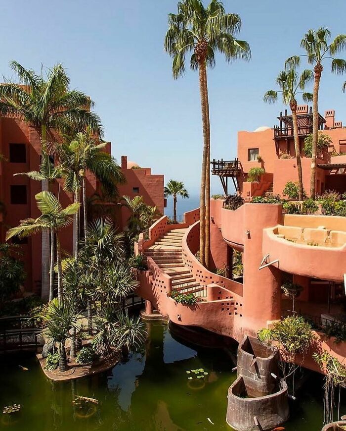 40 Homes That Feel Too Dreamy To Be Real, As Shared On The ‘Somewhere I Would Like To Live’ Instagram Account