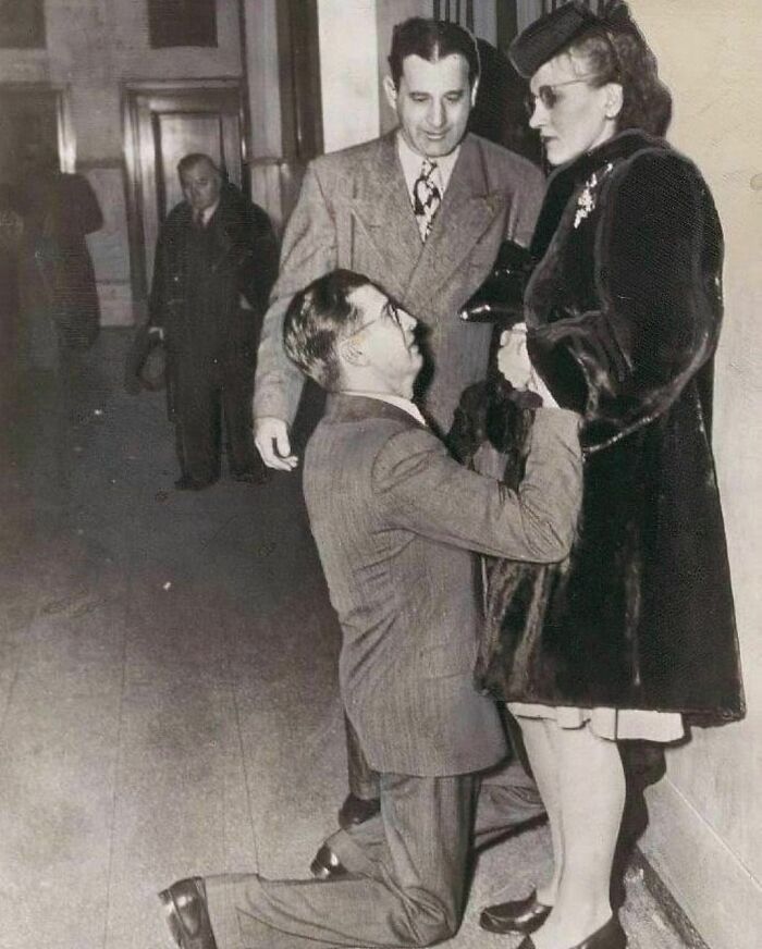 A Man Begs For His Wife’s Forgiveness Inside A Divorce Court, Chicago, 1948