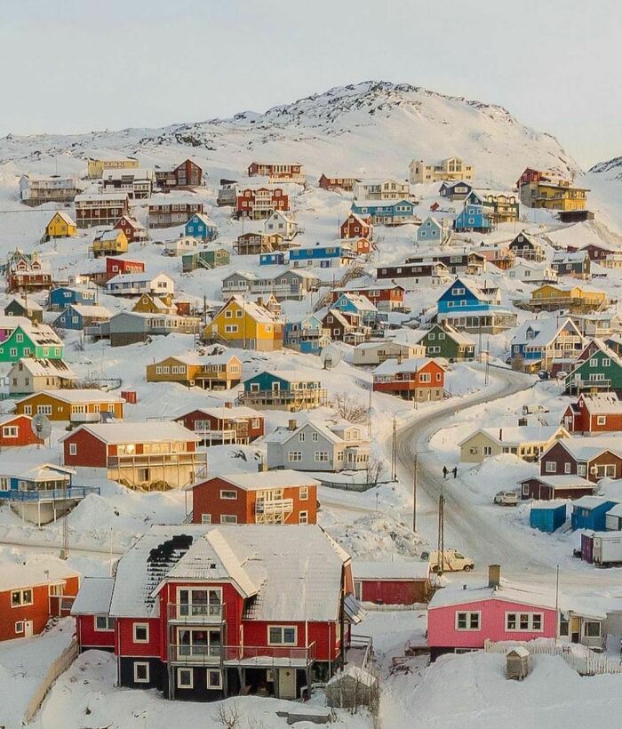 40 Homes That Feel Too Dreamy To Be Real, As Shared On The ‘Somewhere I Would Like To Live’ Instagram Account