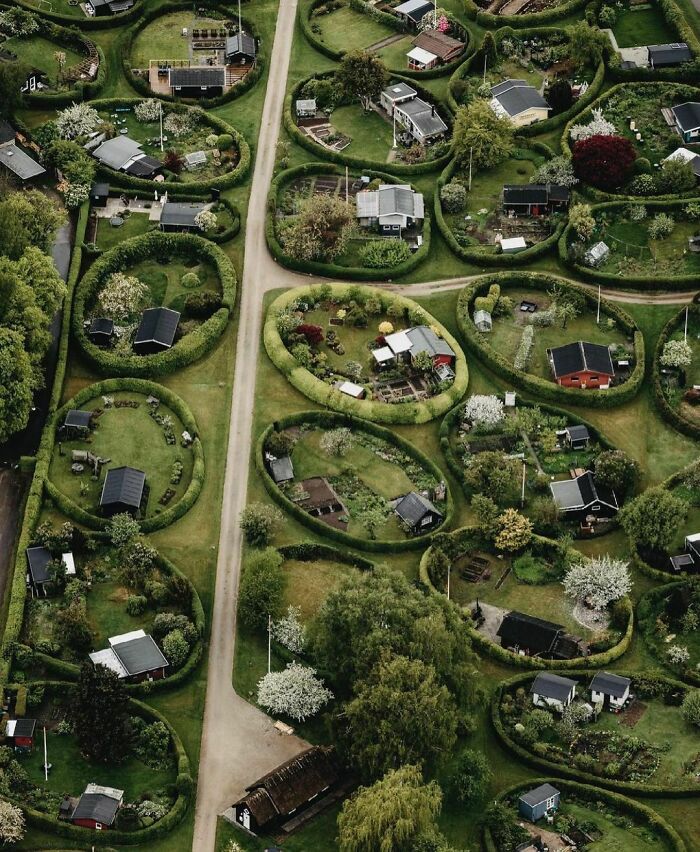 40 Homes That Feel Too Dreamy To Be Real, As Shared On The ‘Somewhere I Would Like To Live’ Instagram Account