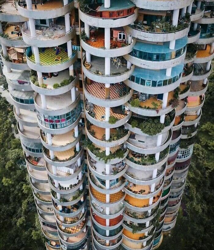 40 Homes That Feel Too Dreamy To Be Real, As Shared On The ‘Somewhere I Would Like To Live’ Instagram Account