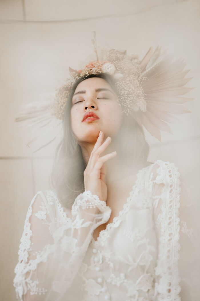 How A Model, Wedding Florist And An Elopement Photographer Created A Bridal Look Inspiration (7 Pics)