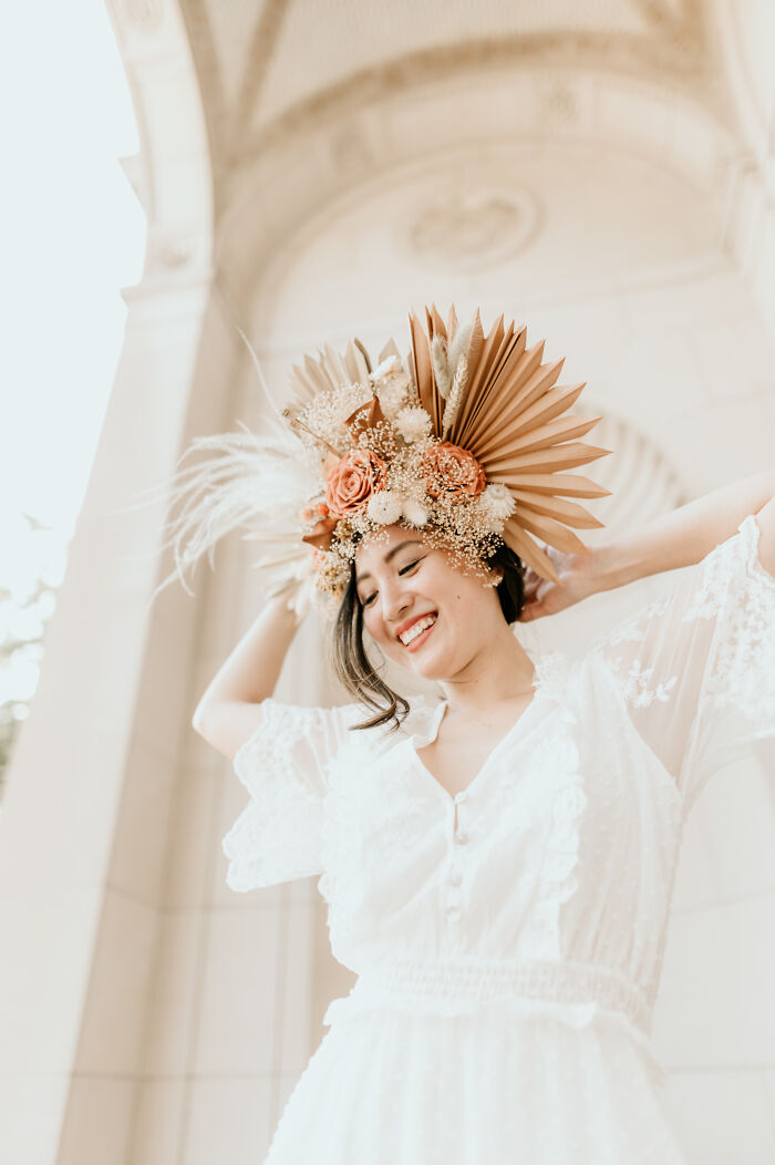 How A Model, Wedding Florist And An Elopement Photographer Created A Bridal Look Inspiration (7 Pics)