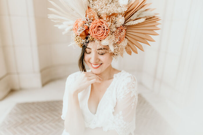 How A Model, Wedding Florist And An Elopement Photographer Created A Bridal Look Inspiration (7 Pics)