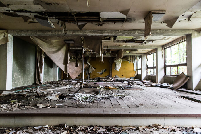 Five Images Of A Very Abandoned Japan (Project Title: The Lost World)