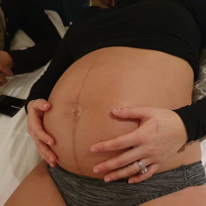 Moms-Baby-Bumps-Unrealistic-Standards