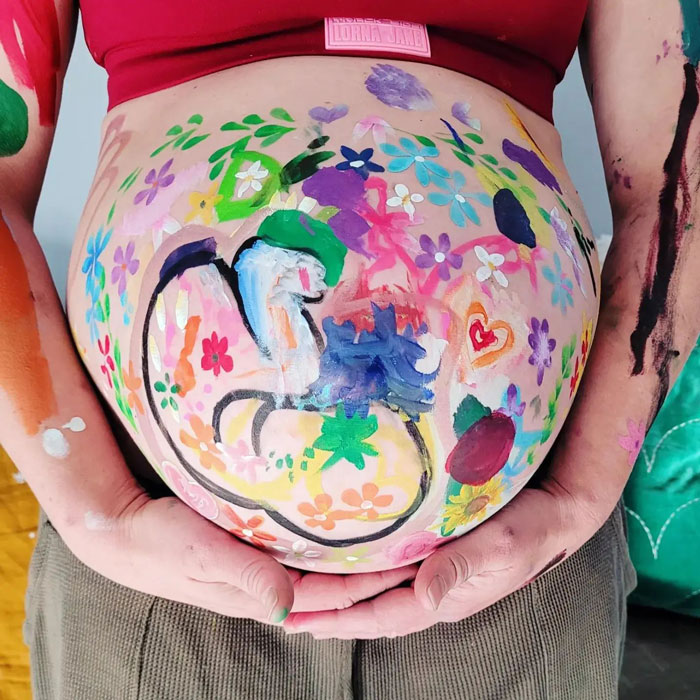 30 Mothers Are Sharing Realistic Pictures Of Baby Bumps And Pregnant Bodies To Fight Toxic Standards